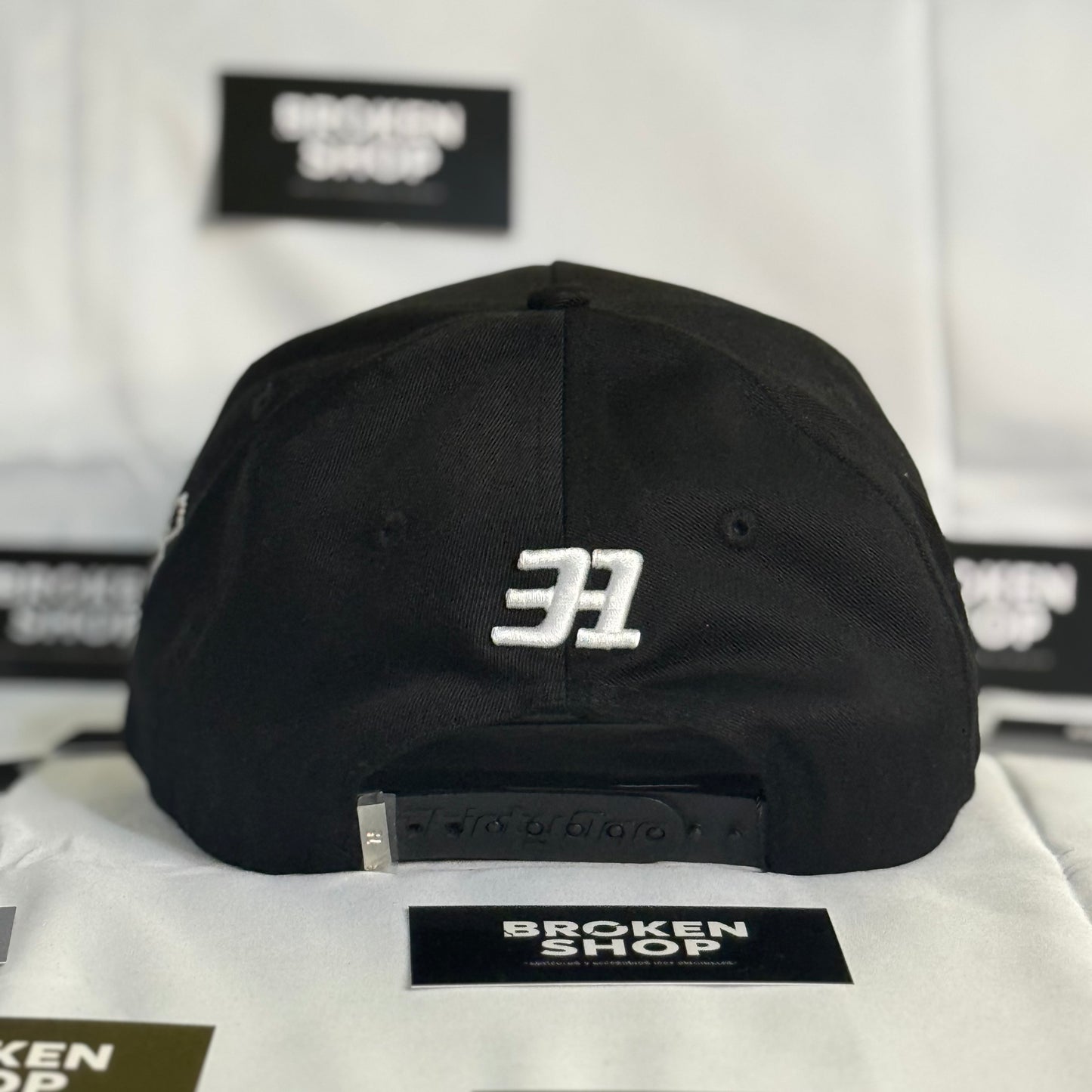 31 HATS "CRYSTAL WHITE"