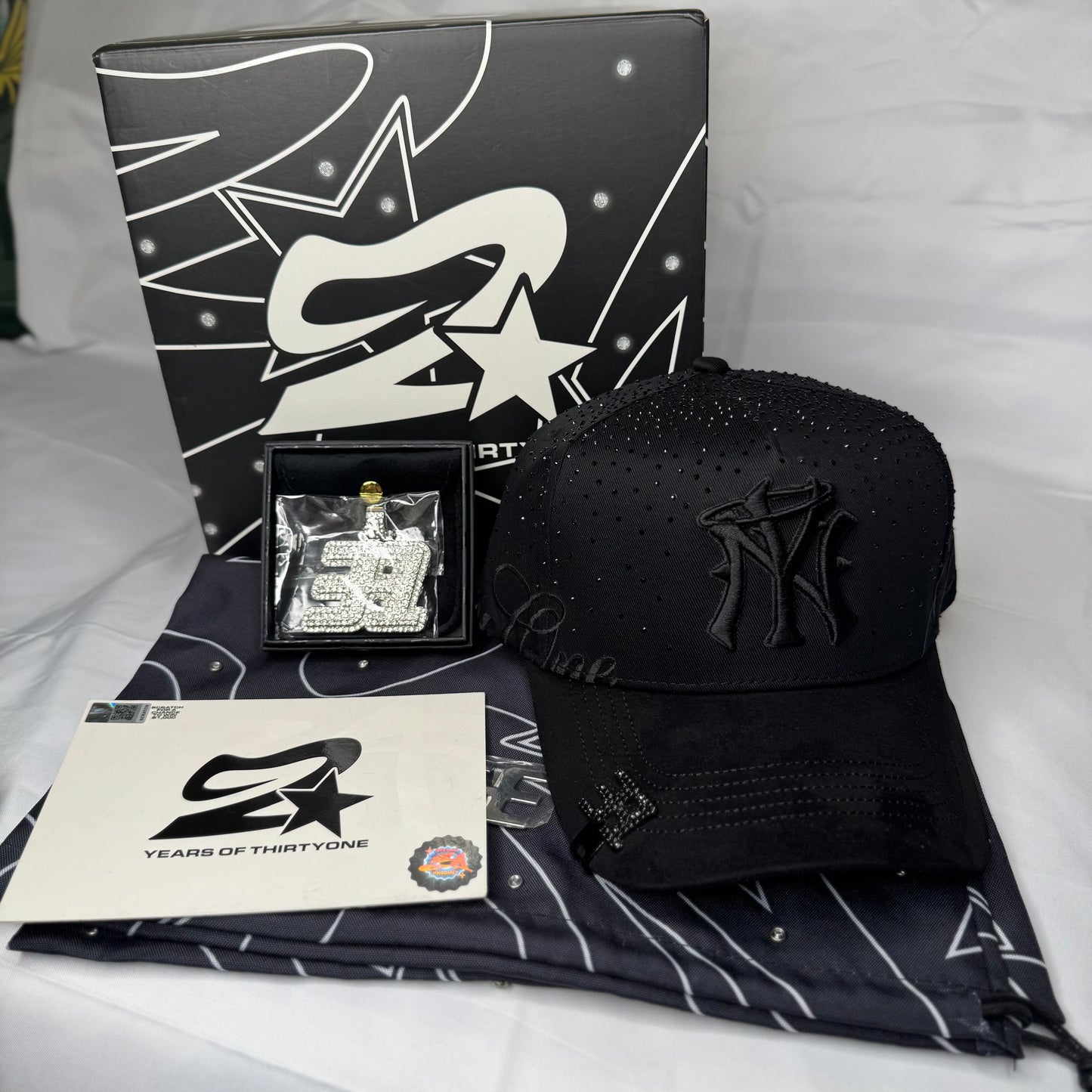 31 HATS "FOREVER BLACK"