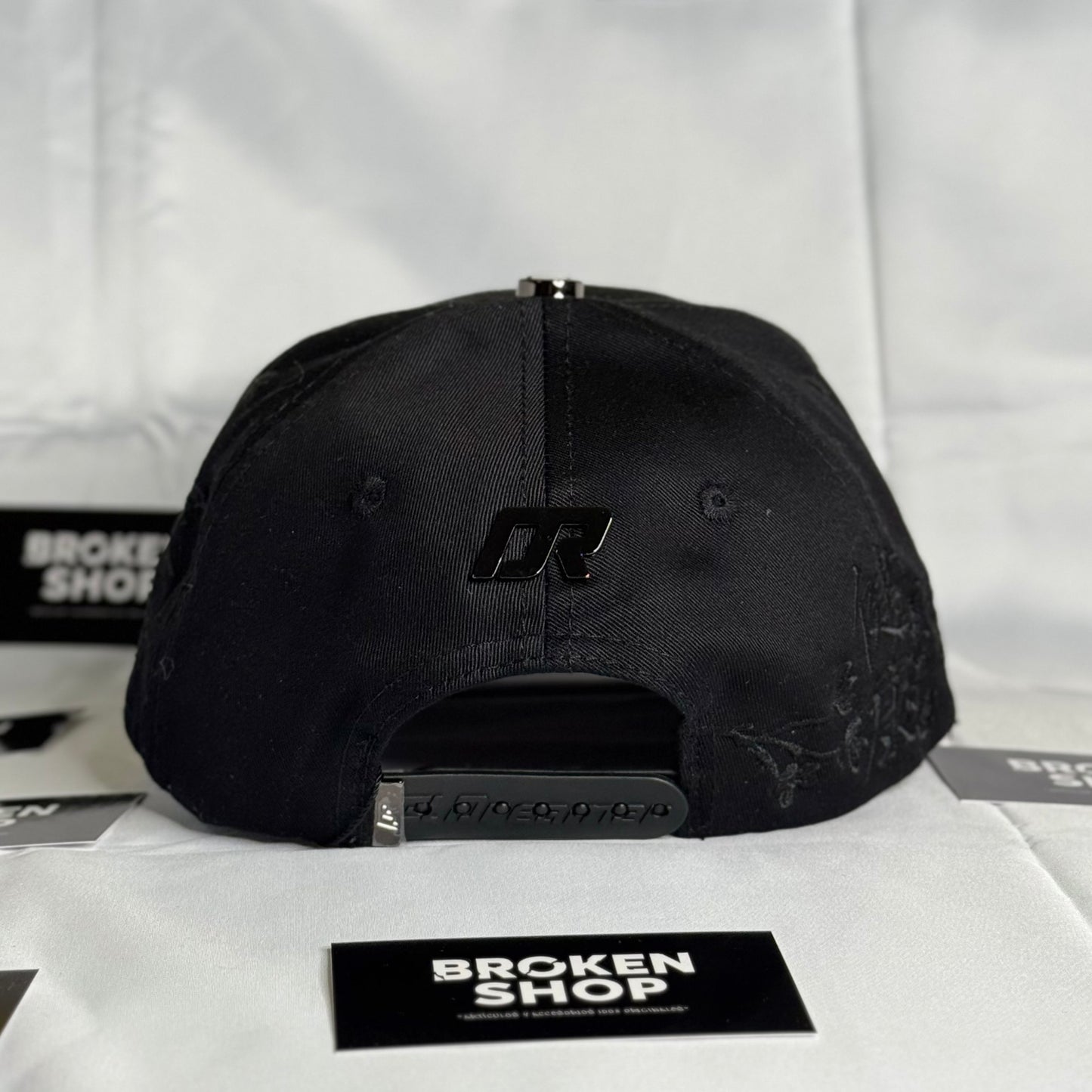 DREAMER HATS "KANJI NEGRA"